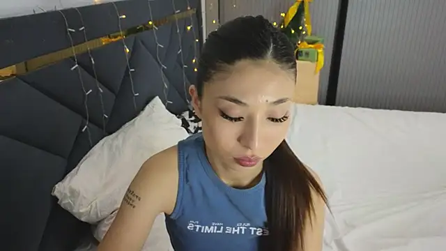 TrishaRey live sex cam