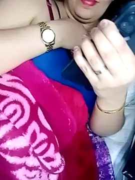 Maya-Moon live sex cam