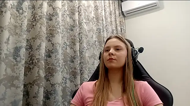 CrackShirker's cam snapshot