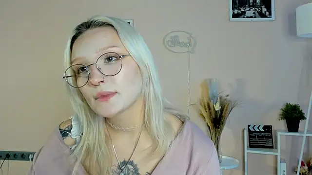 AdelinaMaddalena's cam snapshot