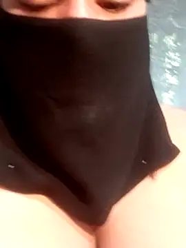 Faiza-'s cam snapshot