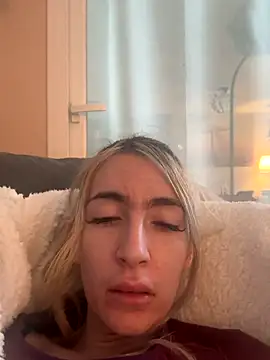 BarbieBlondieGirl live sex cam