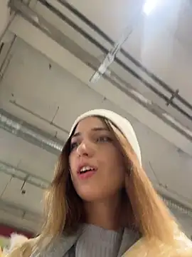 DollyTall's cam snapshot