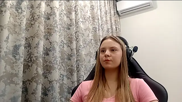 CrackShirker's cam snapshot