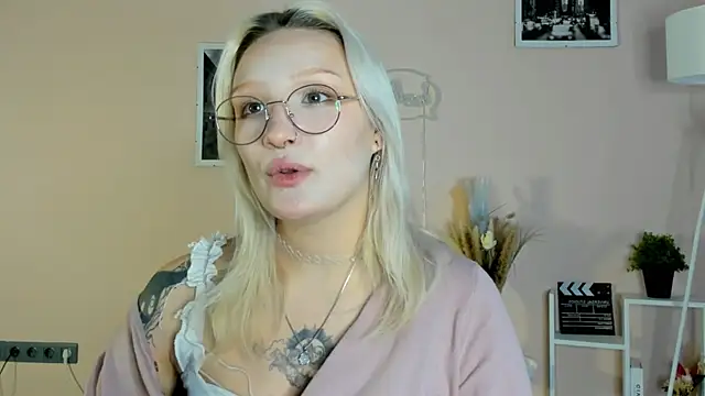 AdelinaMaddalena's cam snapshot