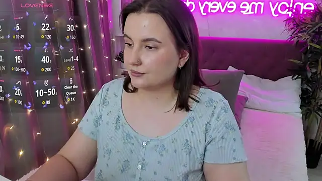 FeralPeach's cam snapshot