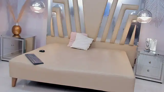 Nataly-Blonde live sex cam