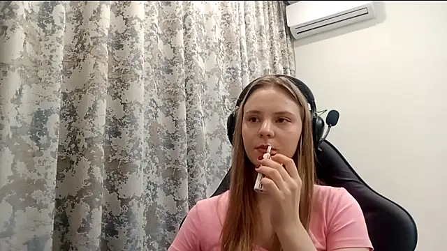 CrackShirker's cam snapshot