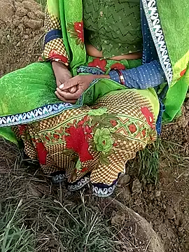 Khusbu77A live sex cam