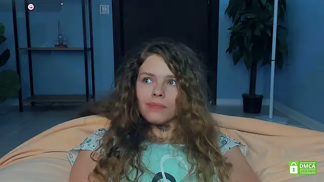 RayaNenlia's cam snapshot