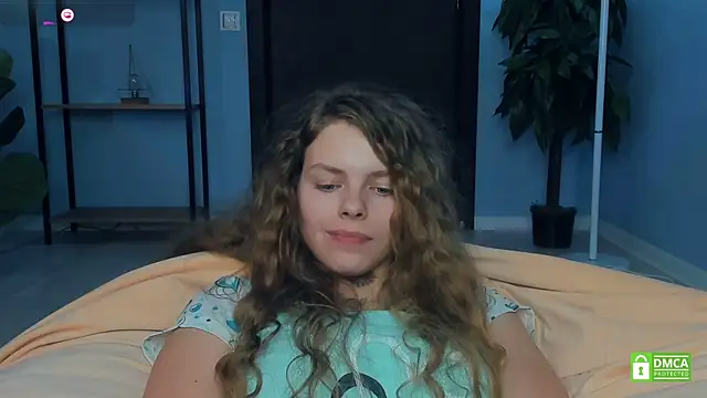 RayaNenlia's cam snapshot