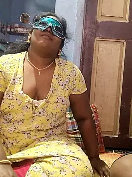 divyatamil143's cam snapshot