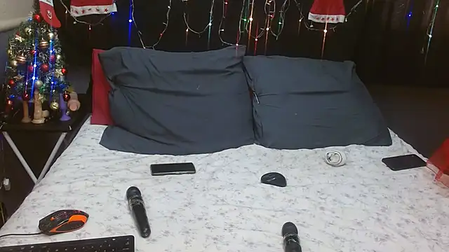 NaughtySisters's cam snapshot