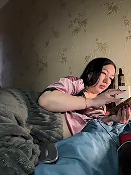 Naughtbaby_2025's cam snapshot