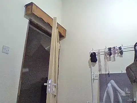 SimplyHer's cam snapshot