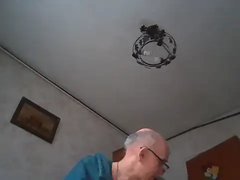 mariusica1@xh live sex cam