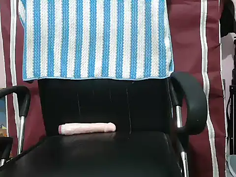 PreetyKitten's cam snapshot