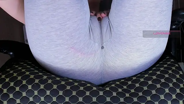 Cameltoe_squirt_inPants live sex cam