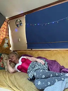 ladyboatlady's cam snapshot