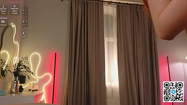 lunaramy's cam snapshot