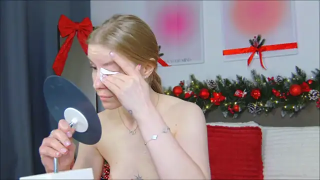 VioletiSwone's cam snapshot