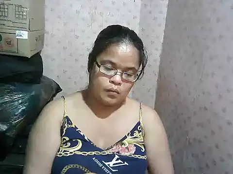 Hotty_babe23's cam snapshot