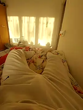 MlodyDres live sex cam