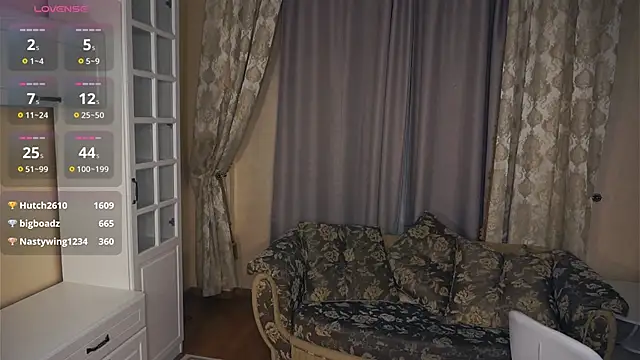 ElliRusk live sex cam