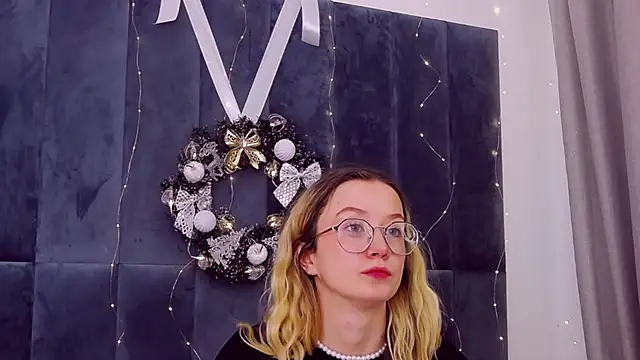 MaeLili's cam snapshot