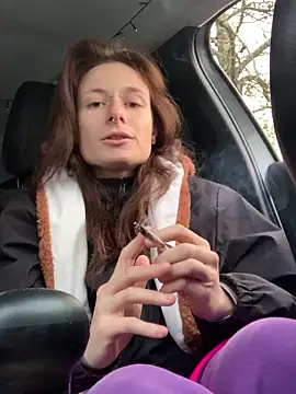 GoldenPussy1329 live sex cam