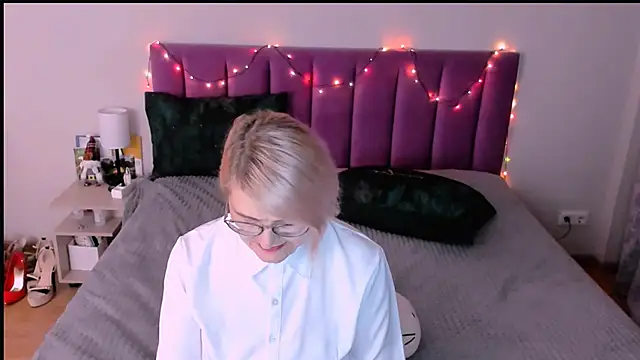 sabrinamacmarren's cam snapshot