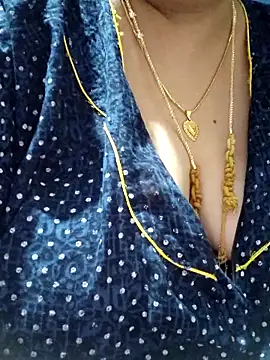 tamilthanushri live sex cam