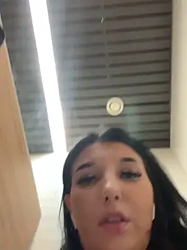 Tisha_Busty live sex cam