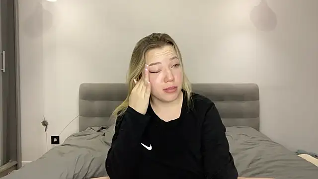 Embersweetbunny's cam snapshot