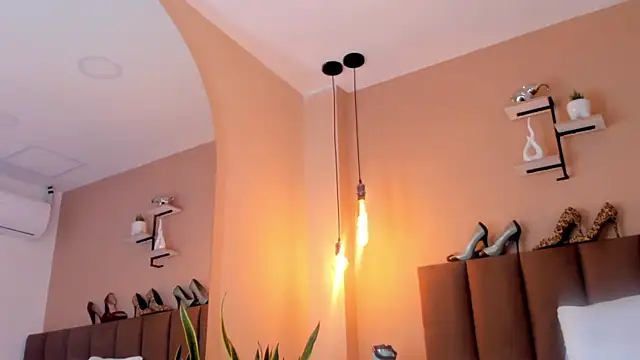 cocobalenciaga_'s cam snapshot