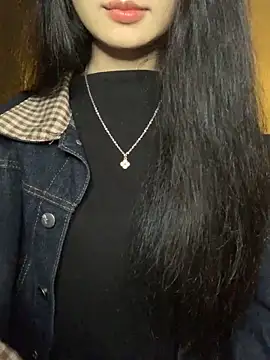 Nhinhi18 live sex cam