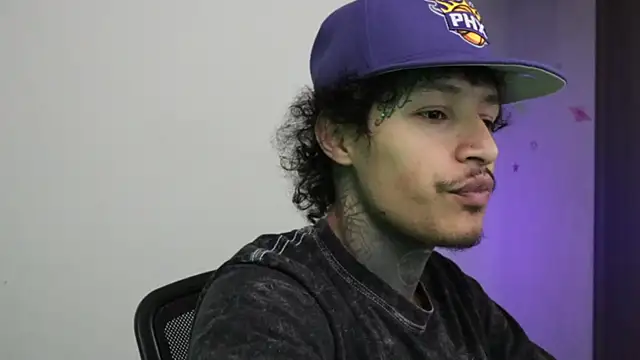 trieone live sex cam