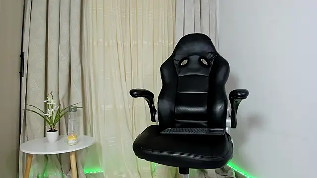 Biscuit_oliva's cam snapshot