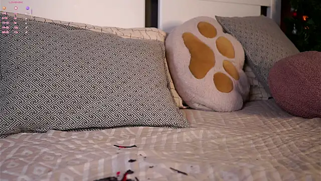 LynHillaire's cam snapshot