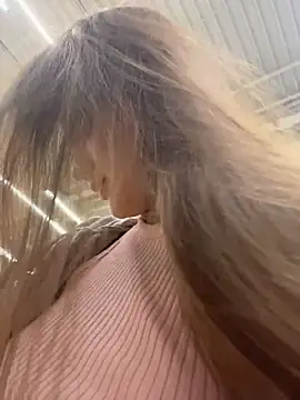 KittyQueeny live sex cam