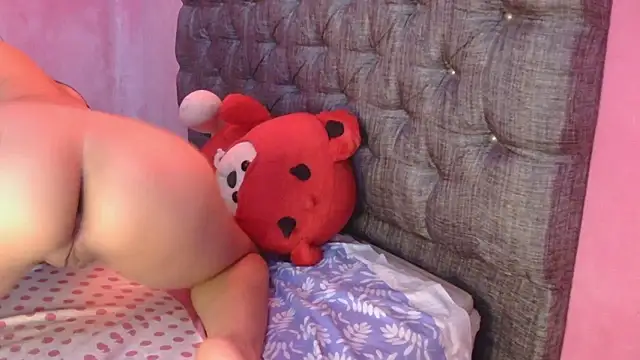 luna_summer's cam snapshot