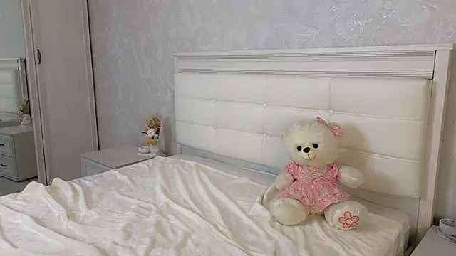 YvonneShames live sex cam