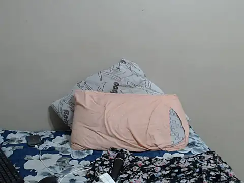 SexyLipss_'s cam snapshot