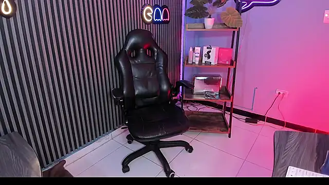 emily_roberts1's cam snapshot