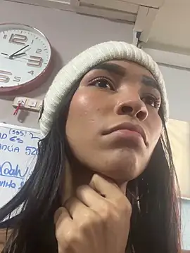 LauraAristizabal live sex cam