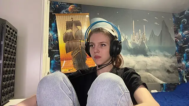 Elira_Breeze's cam snapshot