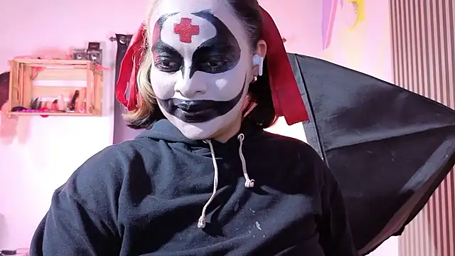 Cuttiealice's cam snapshot