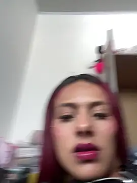 Emilyy-18's cam snapshot