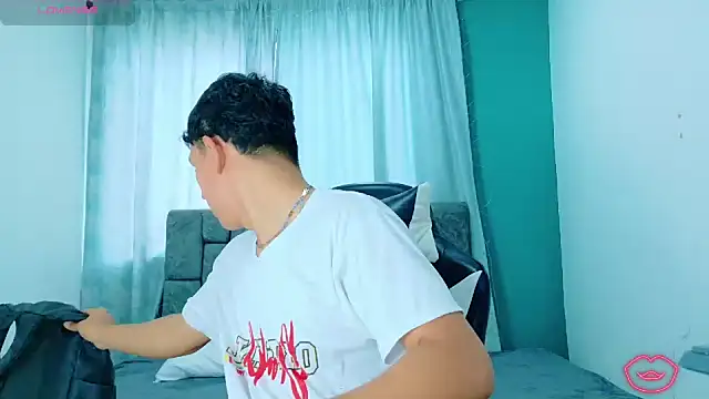 FelipeGonzalezz live sex cam