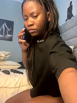 Prettybooty02's cam snapshot